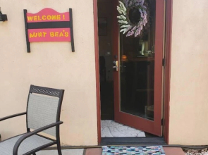 Aunt Bea's Serenity in the Heart of Town