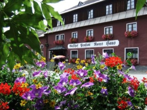 Gasthof Pension Rotes Haus