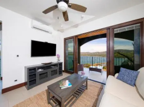 360 Splendor Del Pacifico Residences