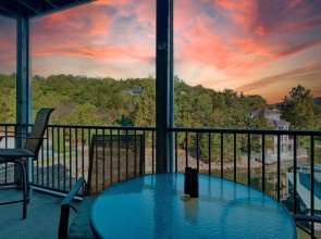 Lakefront Condo w/ 3 Pools, Boat Slip & Patio Views at 13mm of the BIg Niangua