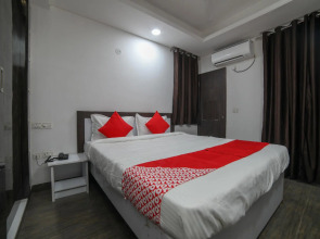 OYO 40205 Silver Apartments