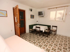 Holiday house Sunce - relaxing & quiet: Maslinica, Island Solta