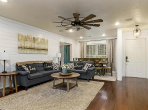 Gorgeous Alabama Home 4 Miles to Stadium Sleeps 8