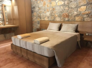 Stone Luxury Suites - Adults Only
