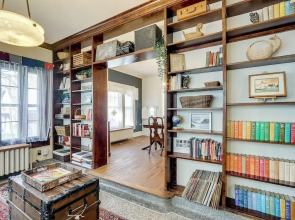 Historic Home Overlooking Central Riverside Park!