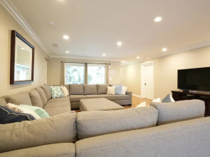 Upscale 6 Bed, 5 Ba, New Pool W/jacuzzi, 1/2 Mile Walk to Disney