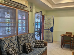 Room in Guest Room - Stunning Home Great Location