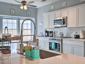 San Antonio Retreat w/ Fenced Pool, Near Seaworld