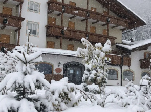 Alpine Touring Hotel