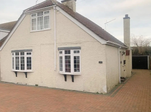 Family Home Three bed House Near the Beach