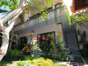 Gatra Ubud Inn
