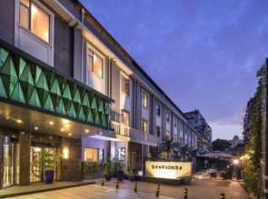 Grand 5D Pillow Hotel