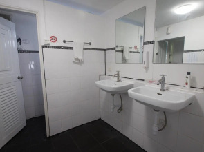 Bodega Party City Center Bangkok - Hostel