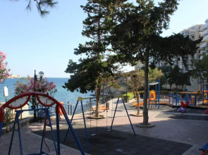 Sunny 2 bedroom, 2 bathrooms, seaside apt.