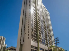 Waikiki Sunset Close to Beach with Parking