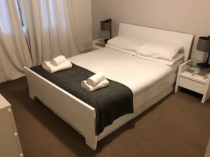 Modern and Stylish Apartment by Grand Canal