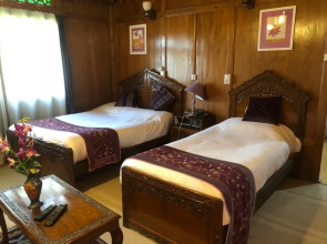 New kolohai Group of Houseboats