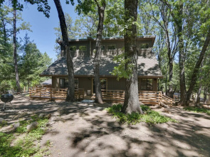 Welcoming Cole Ridge Chalet in Kelseyville!