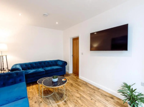 Chute House 4 bed house private garden city center