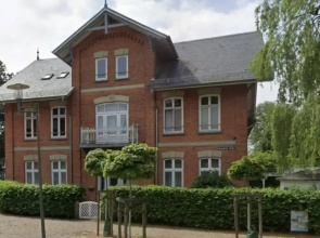 Ruckzugsort am Flussufer mit Komfort