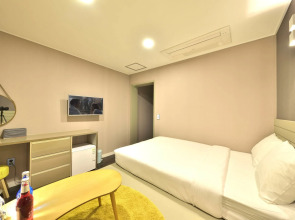 WITH U Hotel & Guesthouse