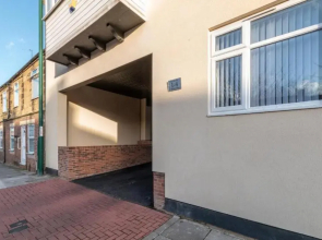 Jackson Court Apartments, Marske
