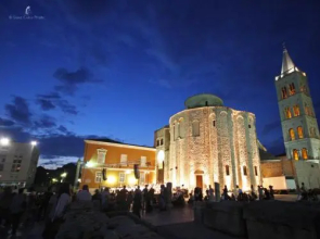 Old Town Jacuzzi Suite