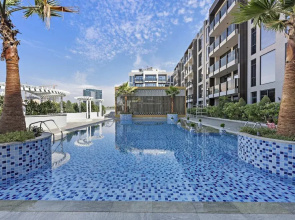 Silkhaus Large Modern Studio JVC With Gym Pool