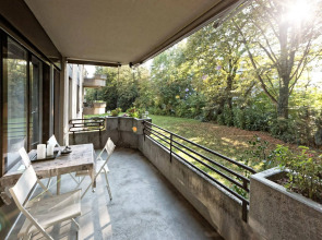 Max Aviation Villa & Apartments