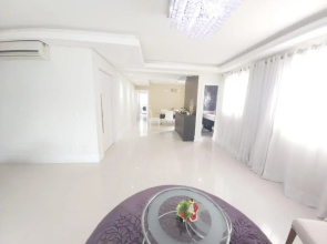 Lindo Apartamento com 5 suítes perto do mar! No melhor lugar de Meia Praia