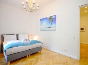 Vienna Residence Colossal Apartment With Balcony and Space for 8 Guests