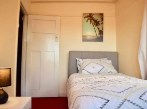Comfortable 3 Bedroom Apartment In Trendy Haberfield