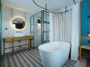 Kloe Hotel