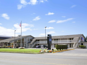 South Tacoma Suites