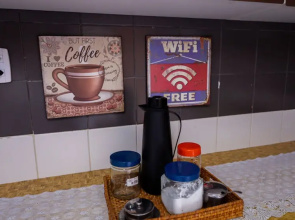 Casa com Wi-fi Piscina e Garagem a 550m da Praia