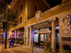 Hotel Winneshiek
