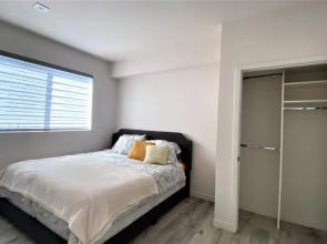 Beautiful and Sunny 3bd 2ba Hollywood Apartment