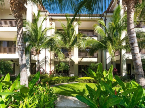 Stylish 1-bedroom That Opens on Pool -pacifico L303