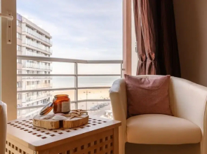 Cosy Flat With Lateral sea View