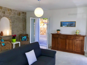 Uniquely located, quiet, facing the sea. 3 Rooms Villa, 6 Beds,  sea 80/100 mt.-Scrittore2 Villa Fiore