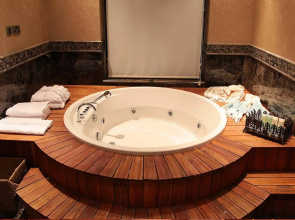 Cratos Premium Hotel & Casino