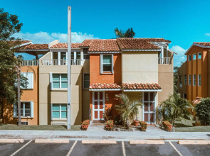 Renovated townhome -Rooftop Terrace by Sandy Beach