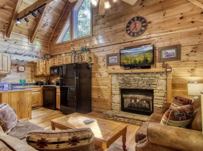 ER227 - Bearry Nice Great Location - Close To Town! 1 Bedroom Cabin by RedAwning