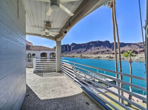Spacious Parker House on the Colorado River!