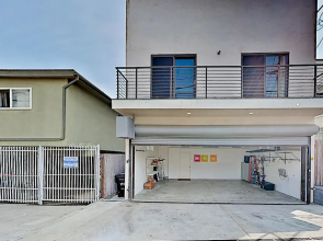 Modern Architectural - Just A Short Walk To Beach 3 Bedroom Home