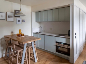 Abbey Strand Apartments, at Holyrood