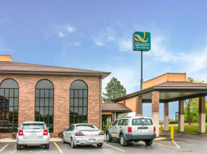 Baymont by Wyndham Flint Airport North