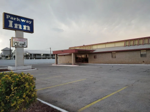 Parkway Inn