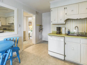Steps to Sand! Condo w/ 2 Pools in Atlantic Beach