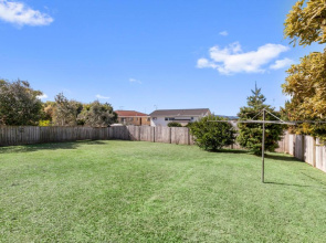 Snells Seaside Bach - Snells Beach Holiday Home